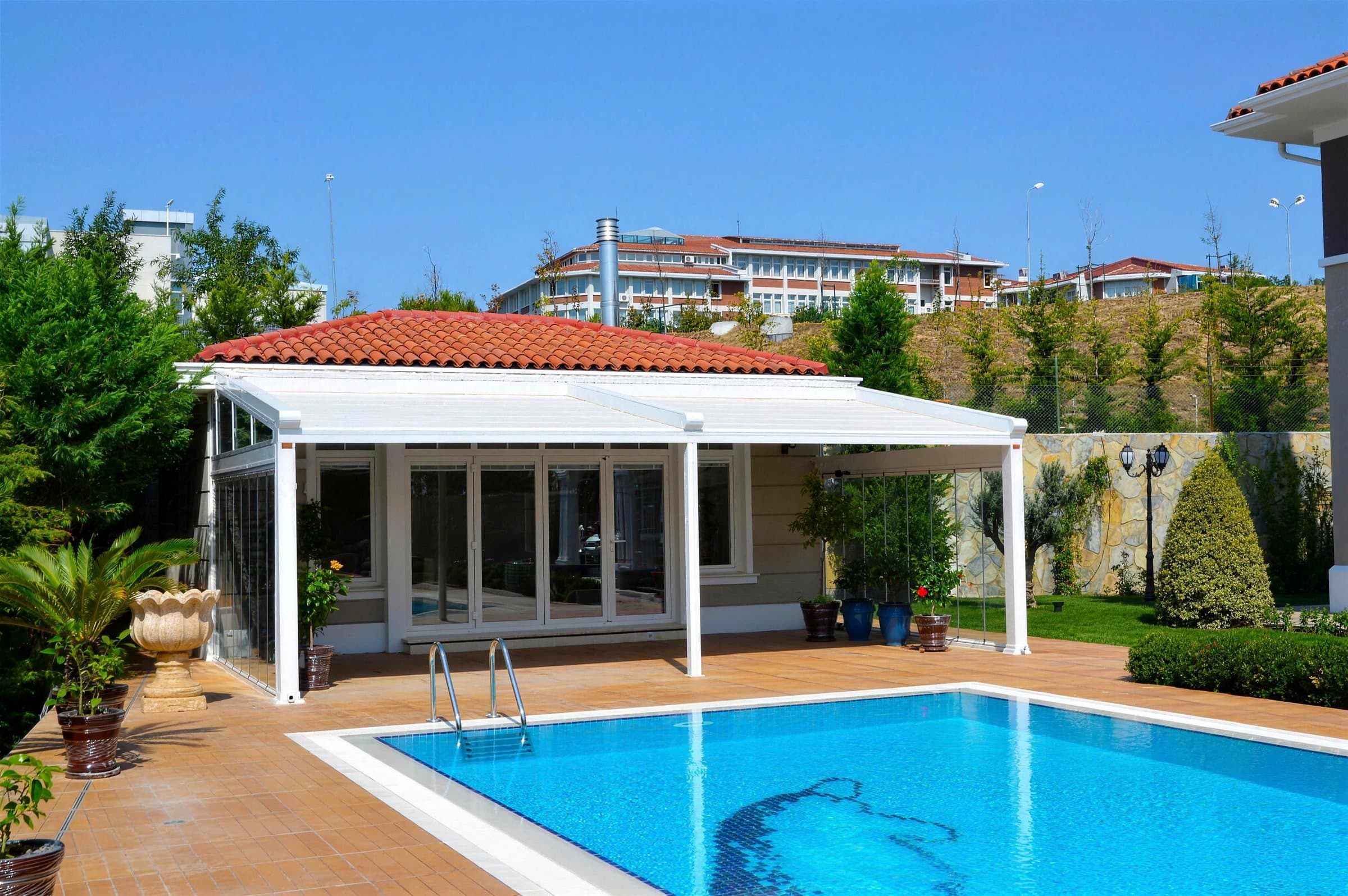 Havuz Başı Pergola — Pergola Sistem · beyaz