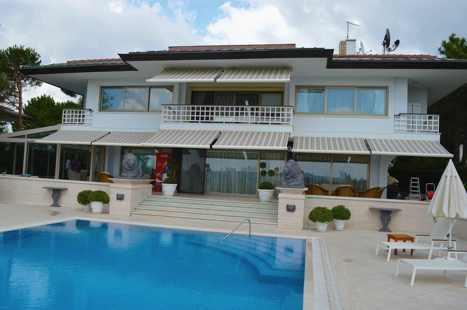 Çok Katlı Villa Cephesi — Kasetli Tente · Skytent Luxury