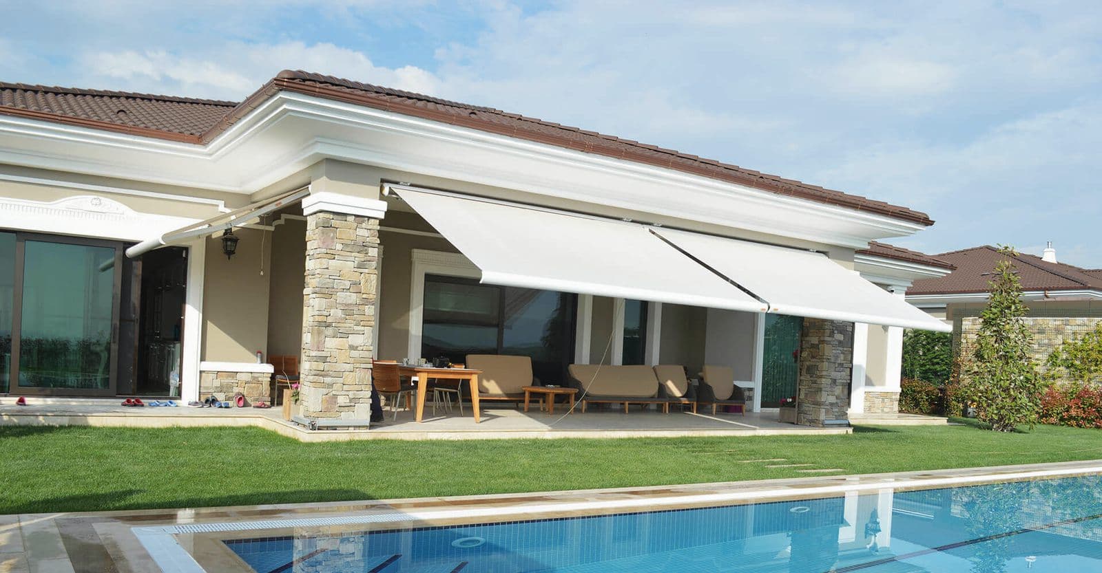 Villa Havuz Terası — Kasetli Tente · Skytent Luxury